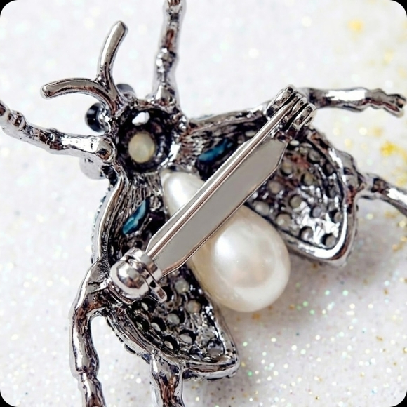 Silver plated blue pearl crystal ladybug necklace/brooch - Picture 6 of 14
